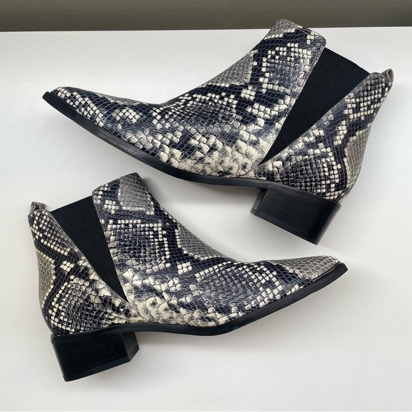 Marc Fisher Yale Pointed Chelsea Bootie reptile snake leather boot black white 9 - Picture 1 of 16